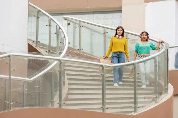 Solutions de garde-corps pour les espaces commerciaux